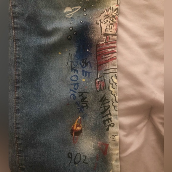 Authentic Dolce & Gabbana x Jean Michel Basquiat jeans. - Picture 8 of 9
